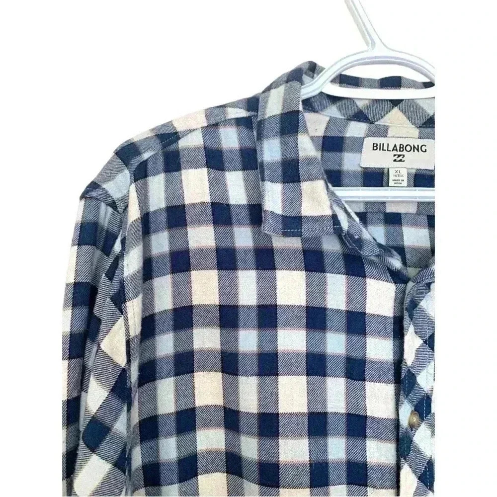 Billabong men’s long sleeve, midweight flannel button down, w 1 front pocket